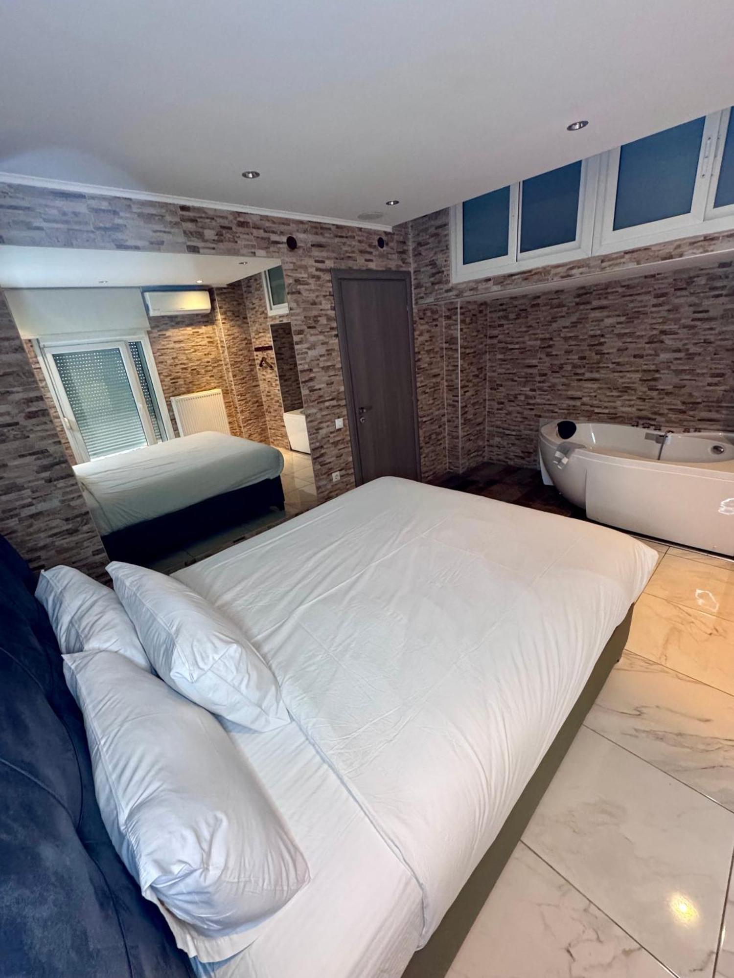 Luxury Living Apartments And Spa Thessaloniki Room photo